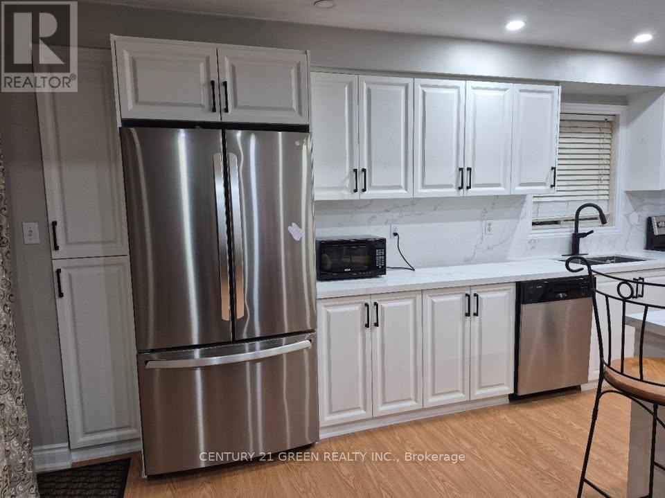 64 Wilmont Court, Brampton, ON - Indoor Photo Showing Kitchen With Stainless Steel Kitchen