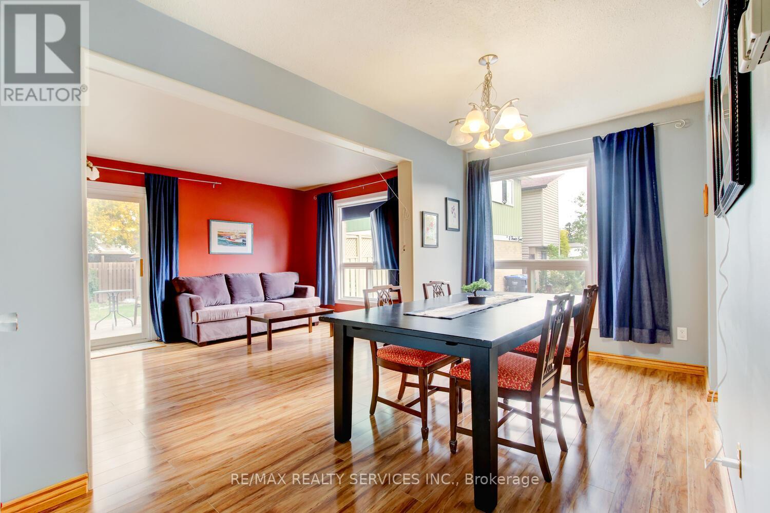 7 Hamlet Court, Brampton, ON - Indoor Photo Showing Dining Room