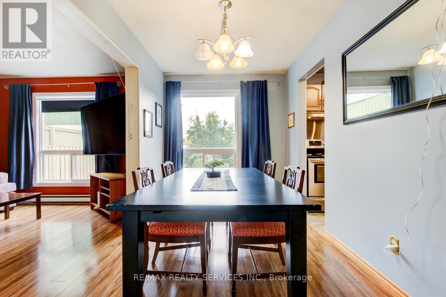 7 Hamlet Court, Brampton, ON - Indoor Photo Showing Dining Room