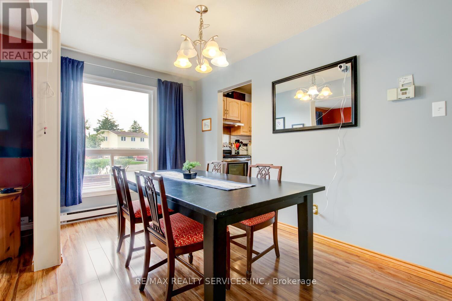 7 Hamlet Court, Brampton, ON - Indoor Photo Showing Dining Room