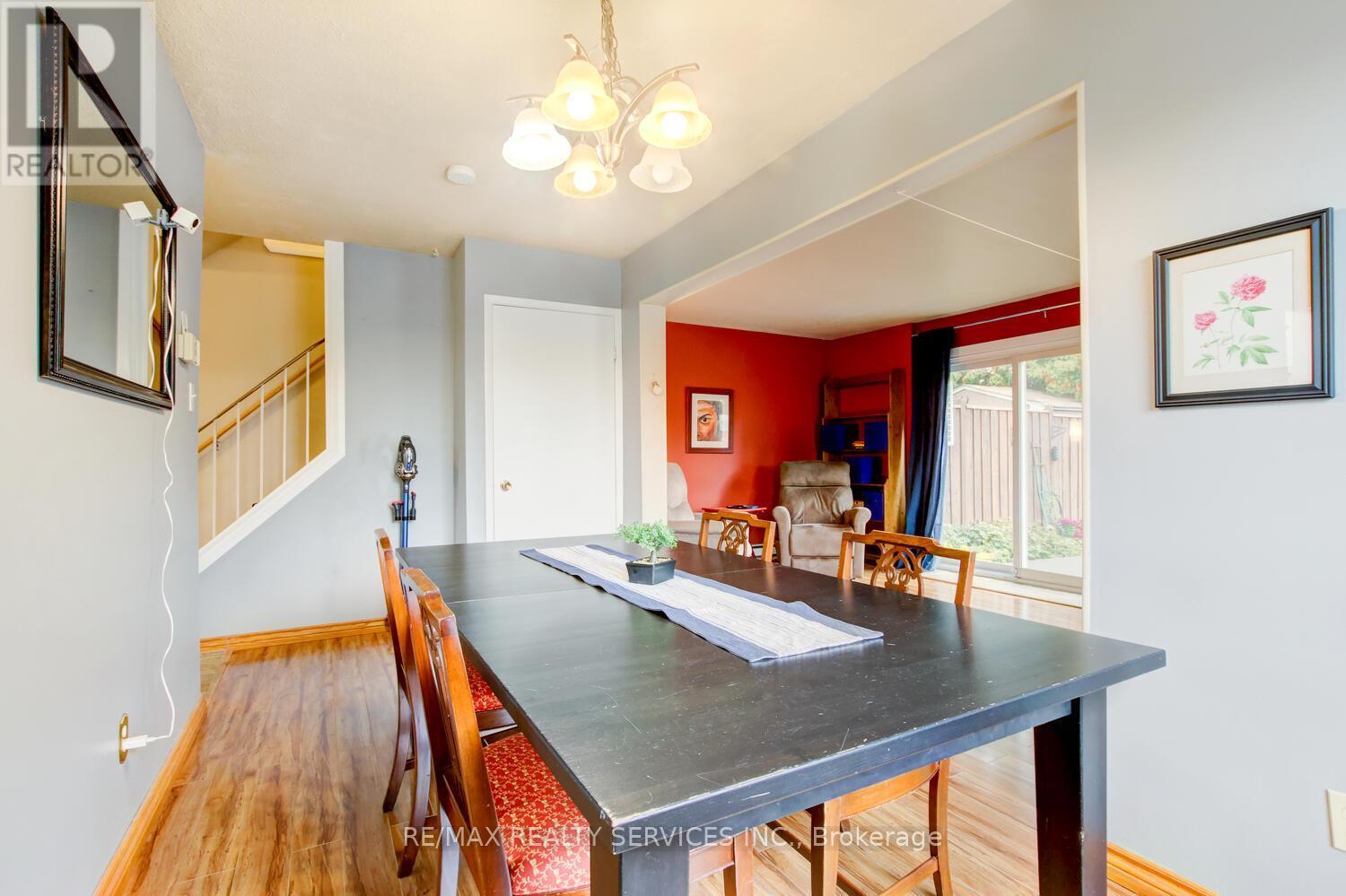 7 Hamlet Court, Brampton, ON - Indoor Photo Showing Dining Room