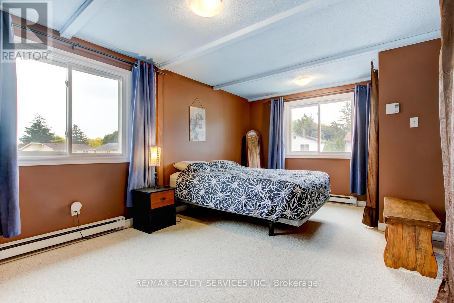 7 Hamlet Court, Brampton, ON - Indoor Photo Showing Bedroom