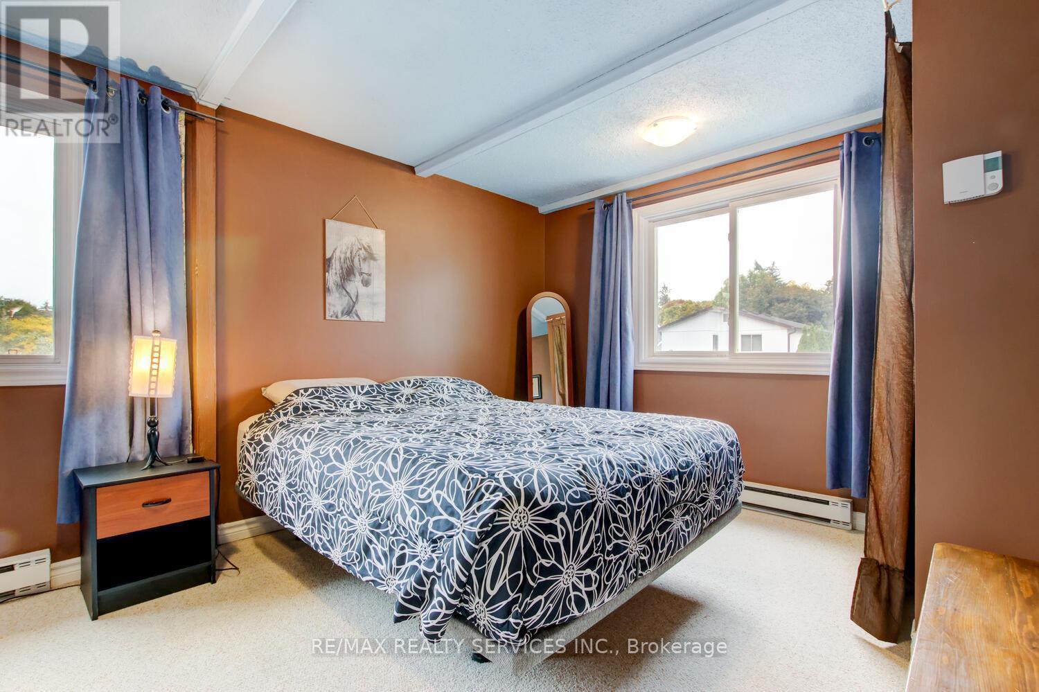 7 Hamlet Court, Brampton, ON - Indoor Photo Showing Bedroom