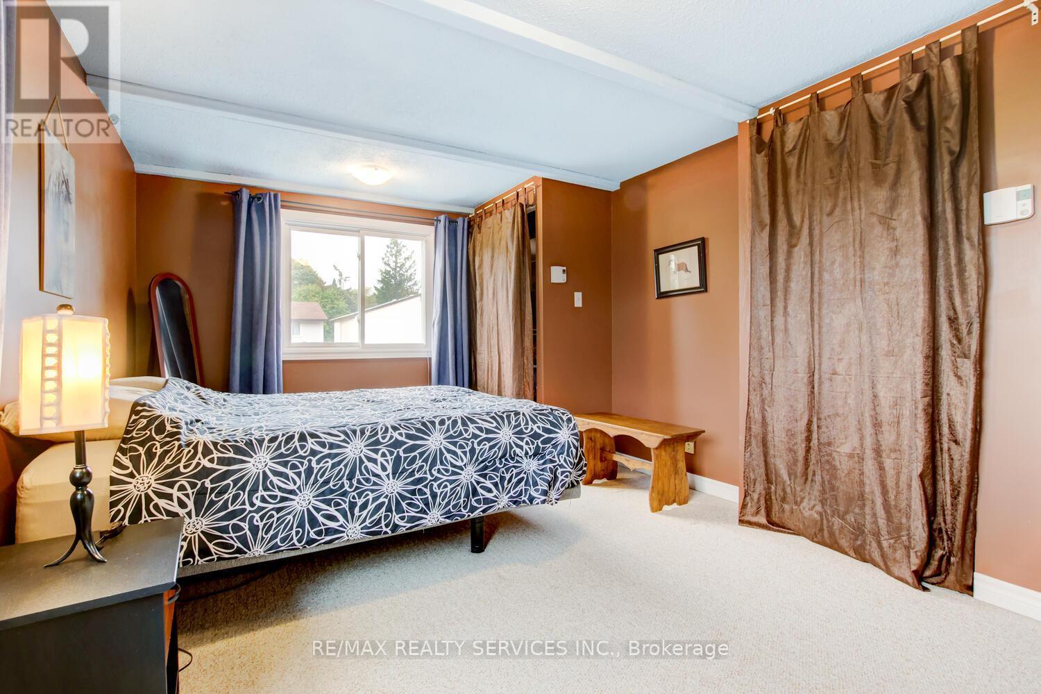 7 Hamlet Court, Brampton, ON - Indoor Photo Showing Bedroom