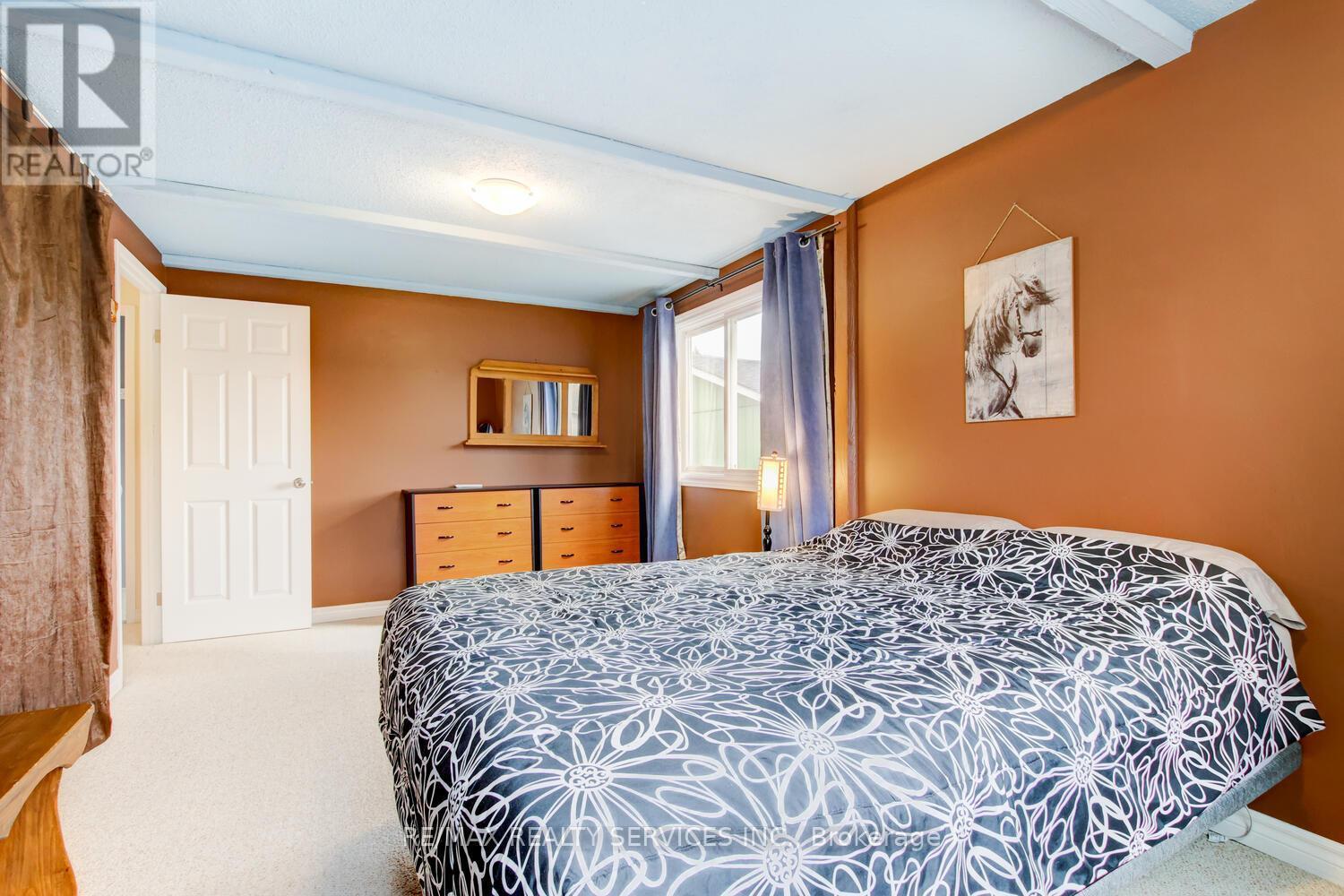 7 Hamlet Court, Brampton, ON - Indoor Photo Showing Bedroom