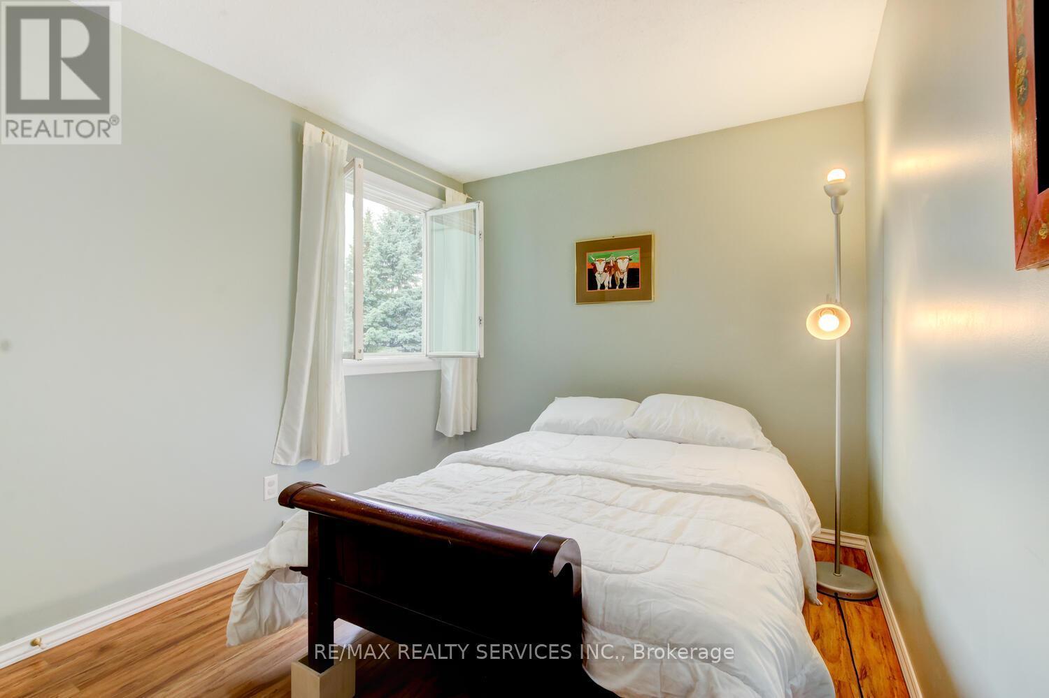 7 Hamlet Court, Brampton, ON - Indoor Photo Showing Bedroom
