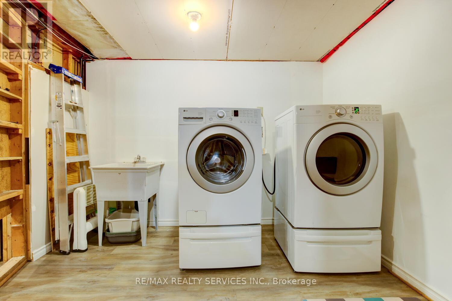 7 Hamlet Court, Brampton, ON - Indoor Photo Showing Laundry Room