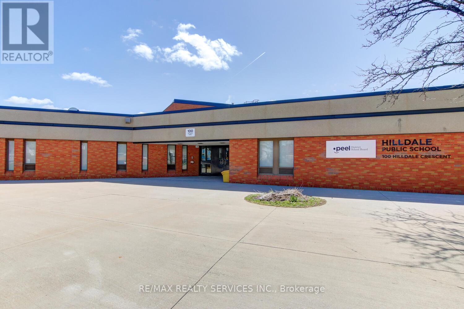 7 Hamlet Court, Brampton, ON - Outdoor