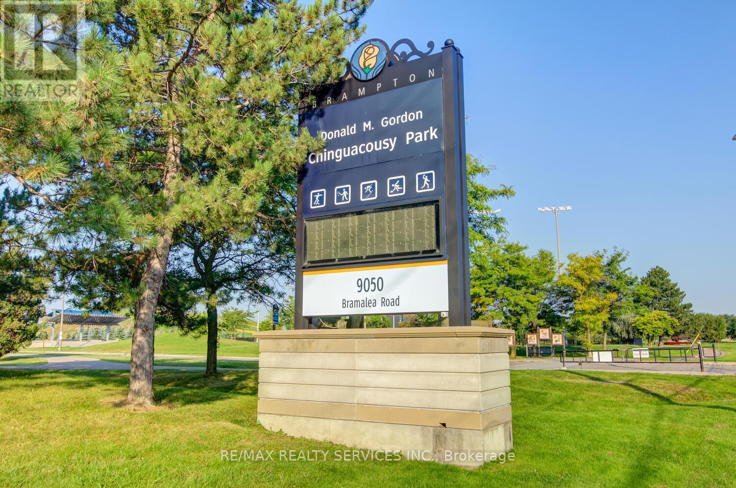 7 Hamlet Court, Brampton, ON - Outdoor