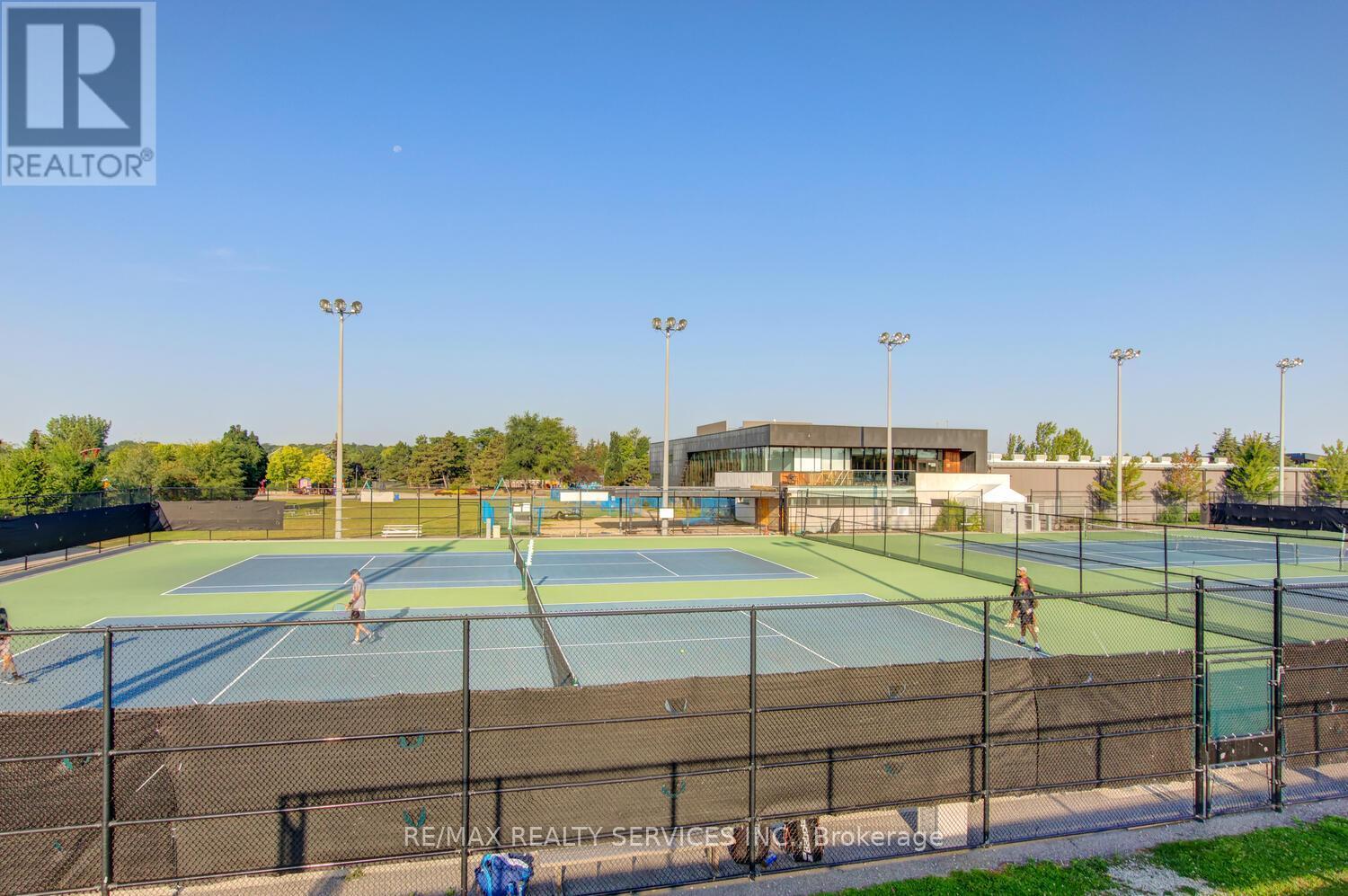 7 Hamlet Court, Brampton, ON - Outdoor