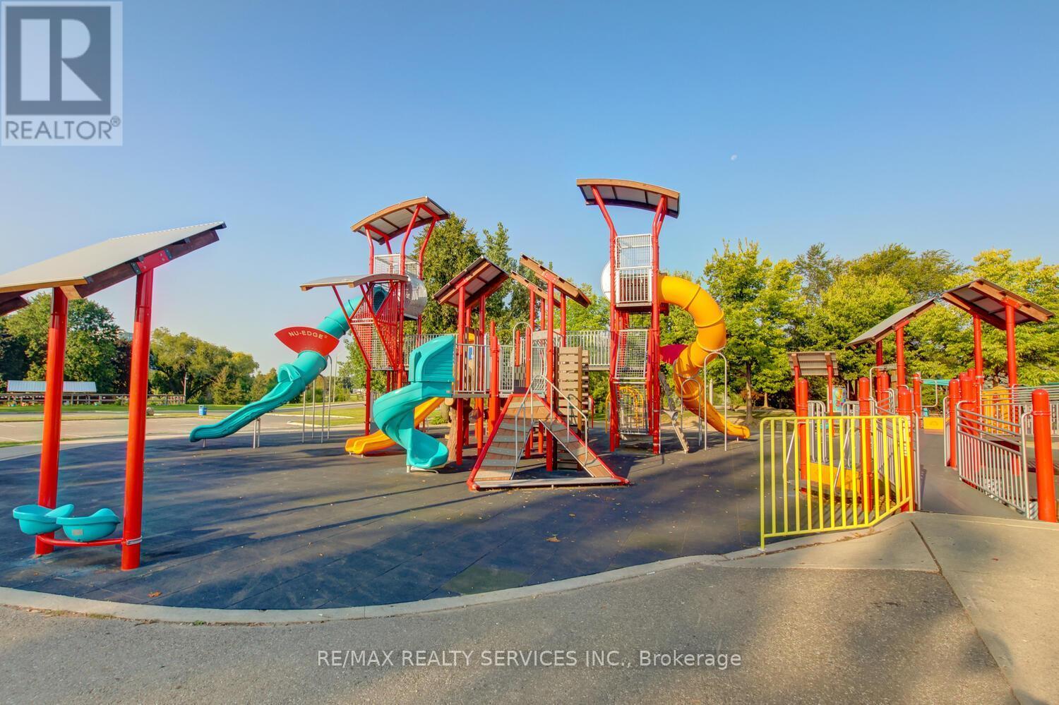 7 Hamlet Court, Brampton, ON - Outdoor