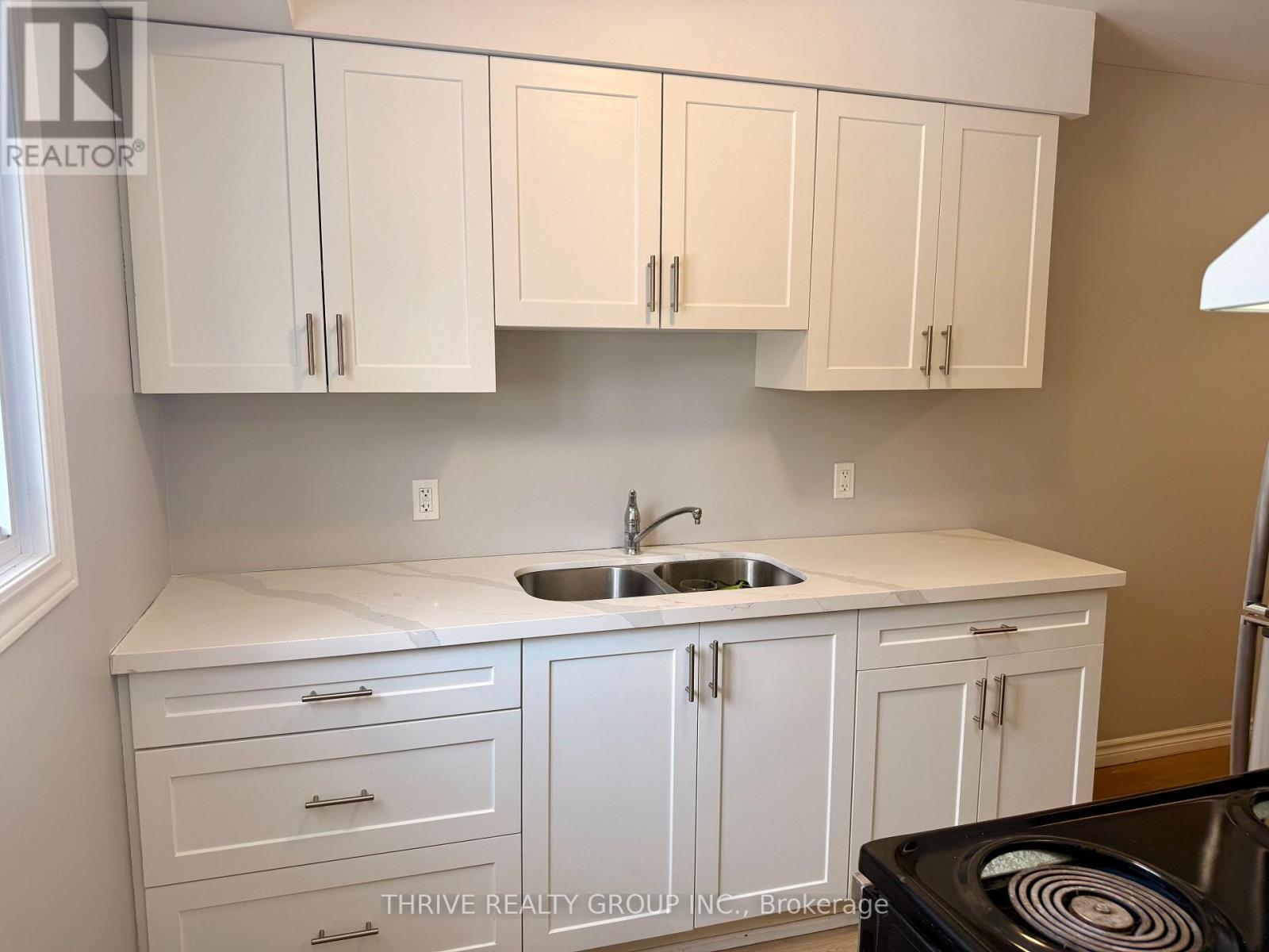 127 Toulon Crescent, London East (East I), ON - Indoor Photo Showing Kitchen With Double Sink