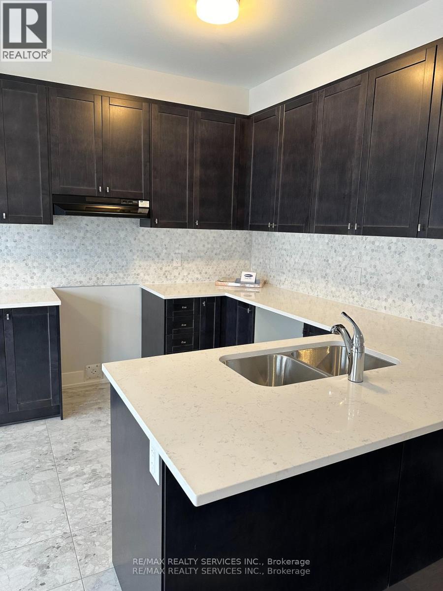 724 Rouncey Road, Ottawa, ON - Indoor Photo Showing Kitchen With Double Sink With Upgraded Kitchen