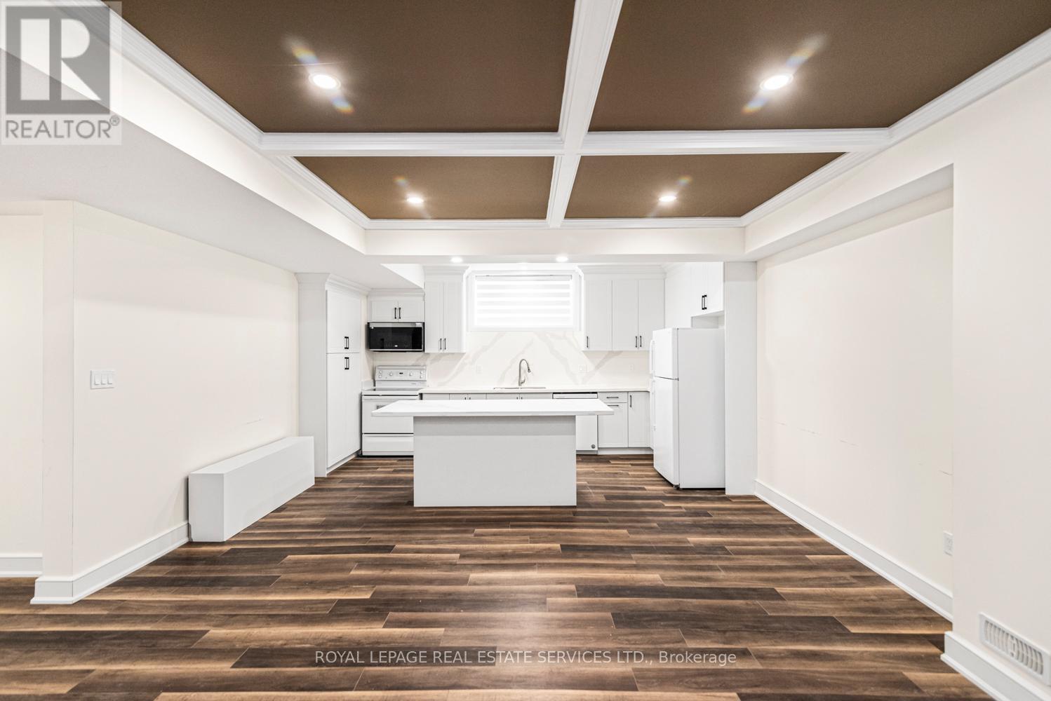 Bsmt - 166 Concession Street, Hamilton, ON - Indoor Photo Showing Kitchen