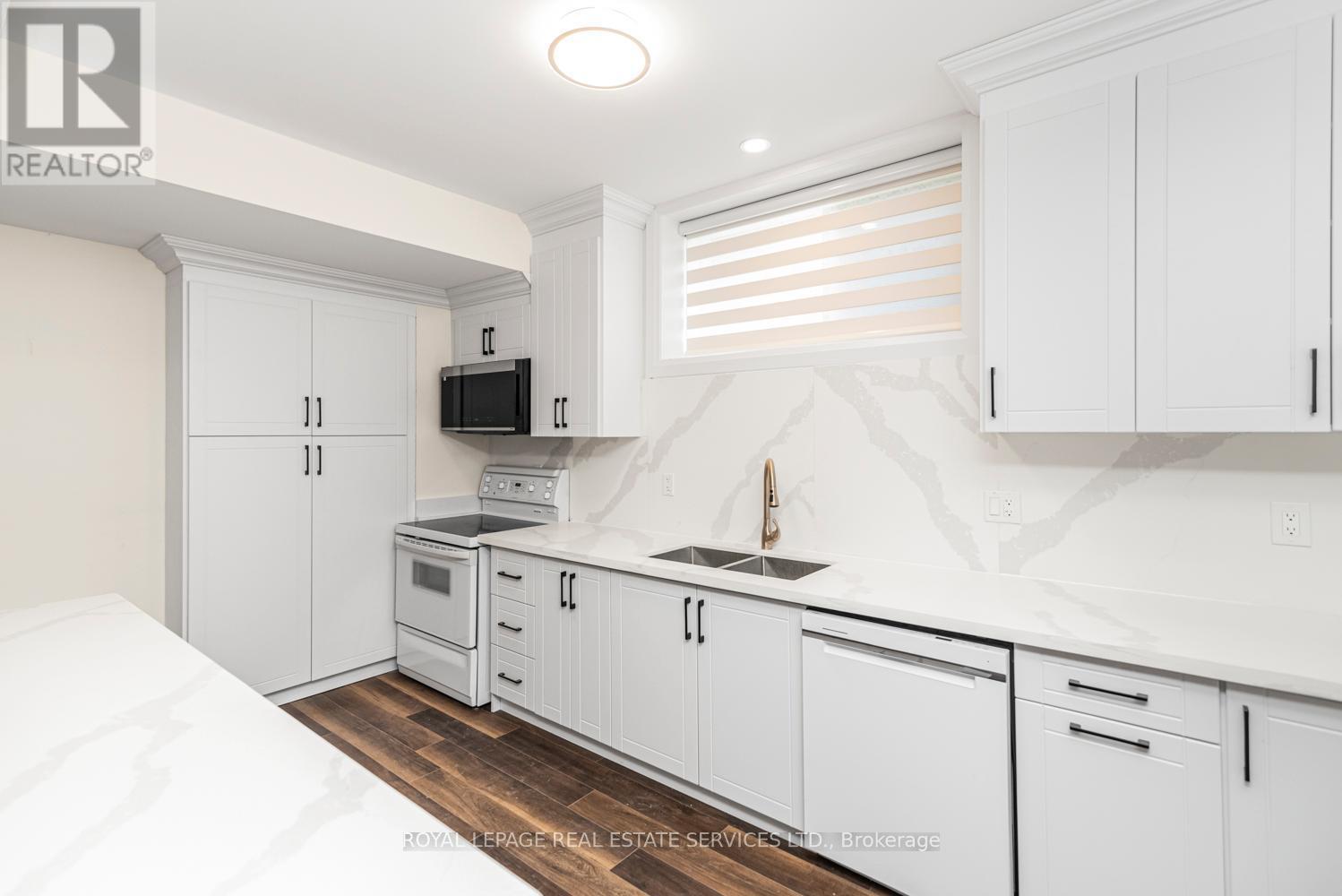 Bsmt - 166 Concession Street, Hamilton, ON - Indoor Photo Showing Kitchen With Double Sink