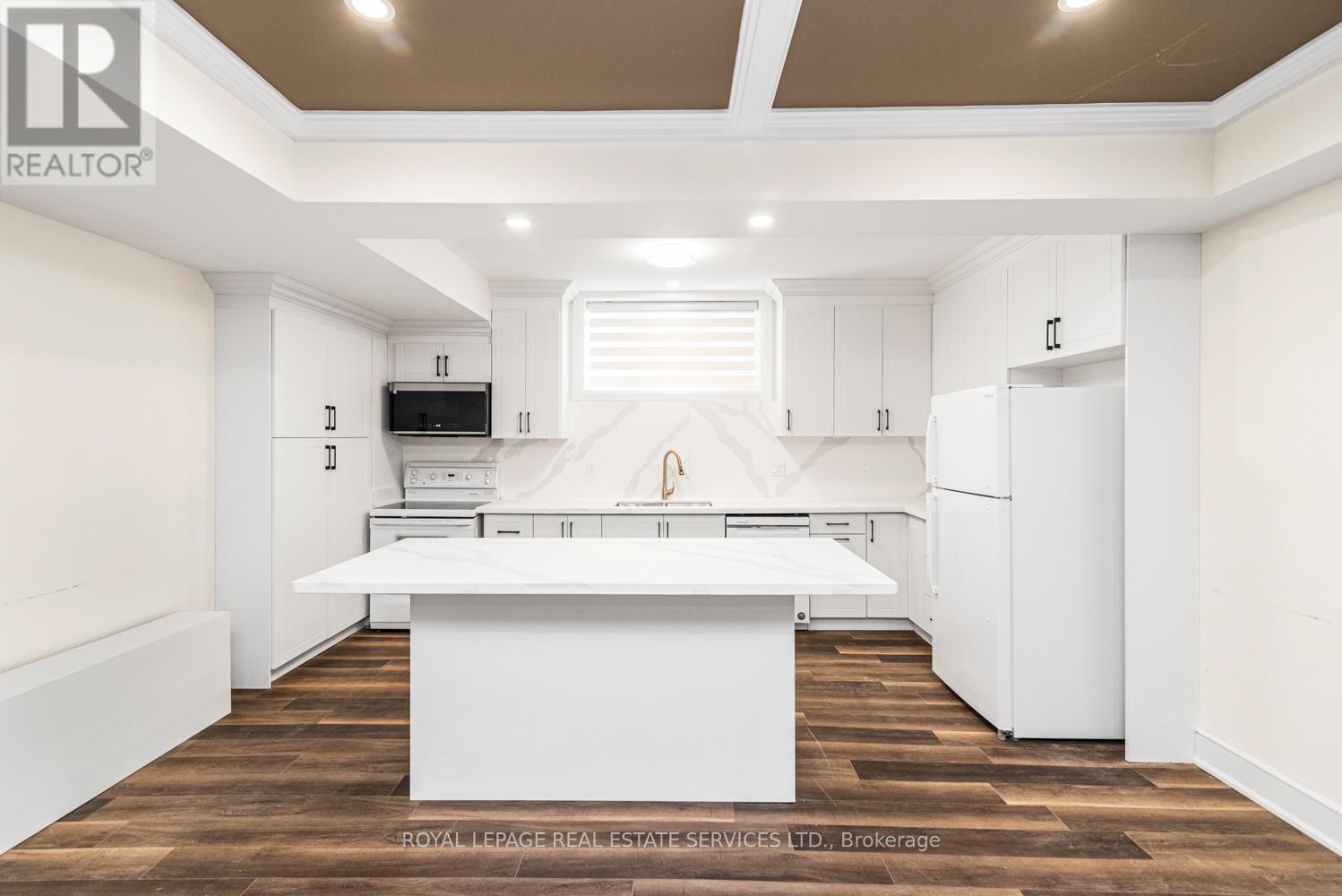 Bsmt - 166 Concession Street, Hamilton, ON - Indoor Photo Showing Kitchen