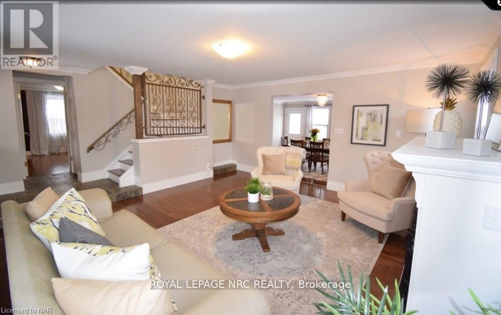 Front - 79 Johnson Street, Niagara-On-The-Lake (Town), ON - Indoor Photo Showing Living Room