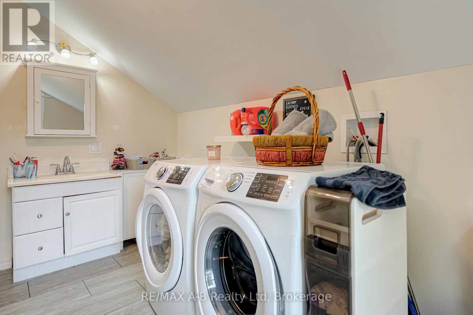195936 19Th Line, Zorra (Kintore), ON - Indoor Photo Showing Laundry Room
