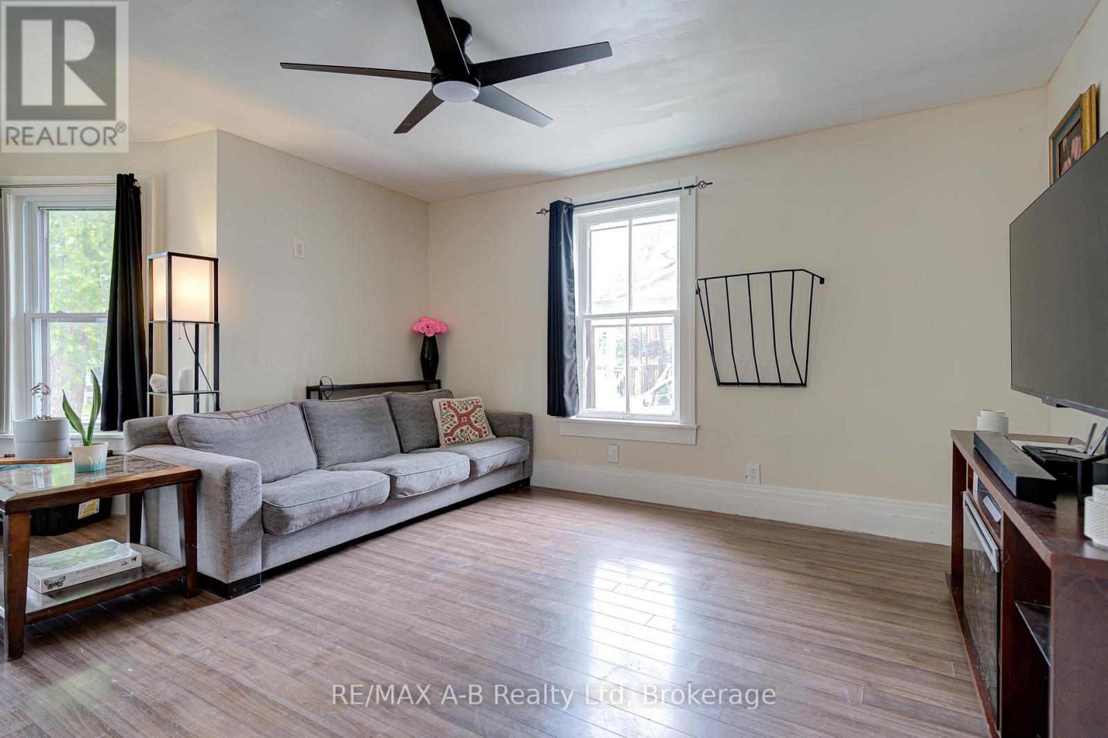 195936 19Th Line, Zorra (Kintore), ON - Indoor Photo Showing Living Room