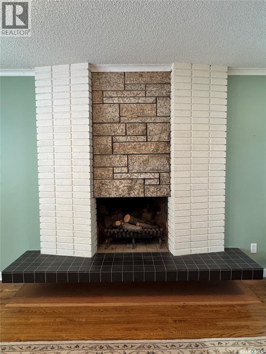 121 2Nd Avenue W, Biggar, SK - Indoor