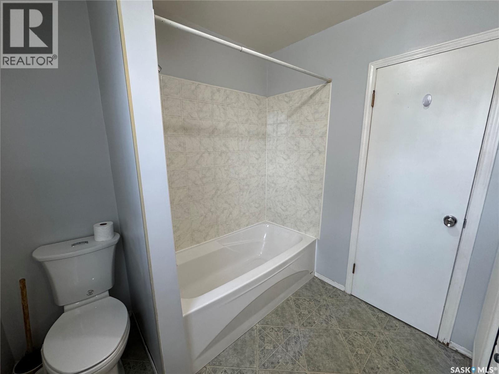 121 2Nd Avenue W, Biggar, SK - Indoor Photo Showing Bathroom