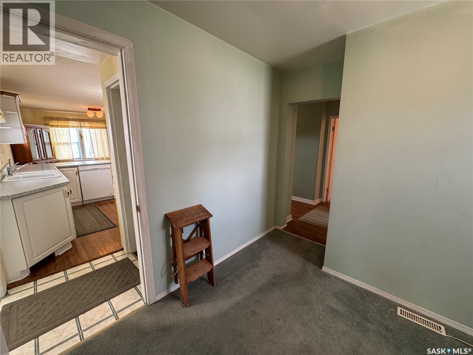 121 2Nd Avenue W, Biggar, SK - Indoor