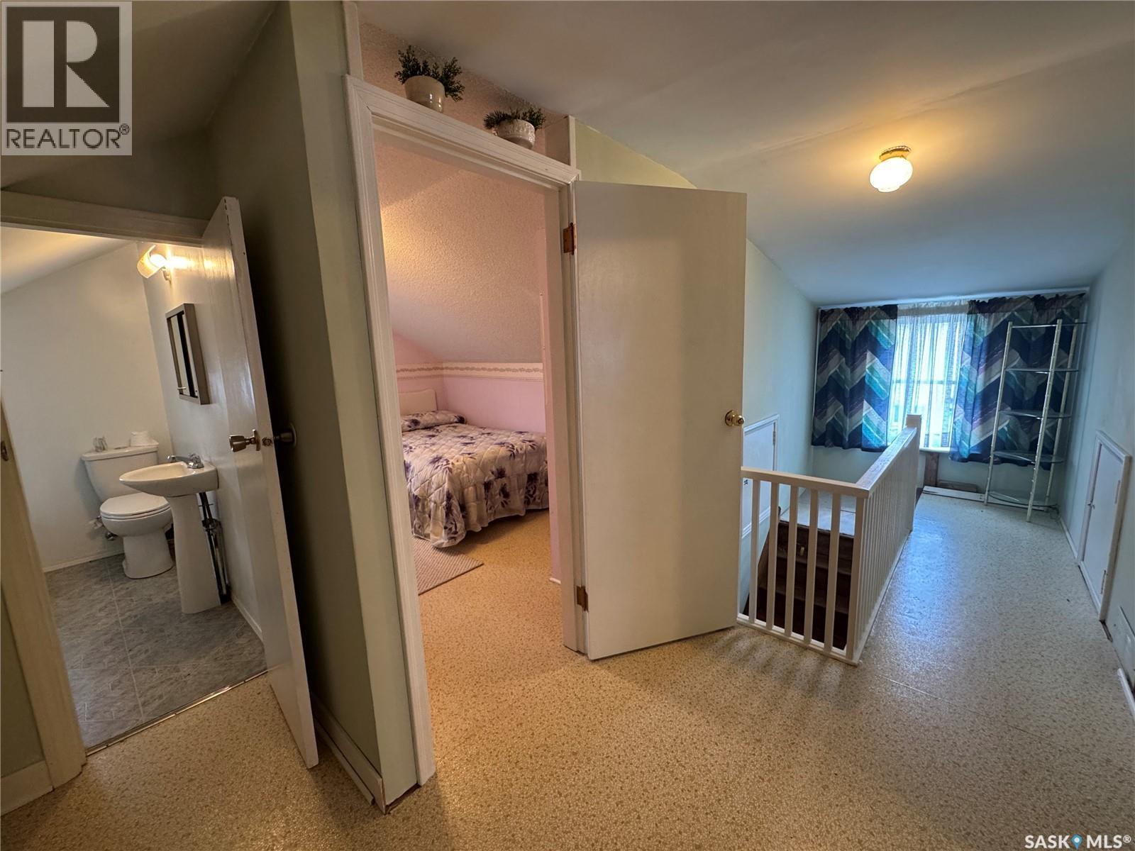 121 2Nd Avenue W, Biggar, SK - Indoor