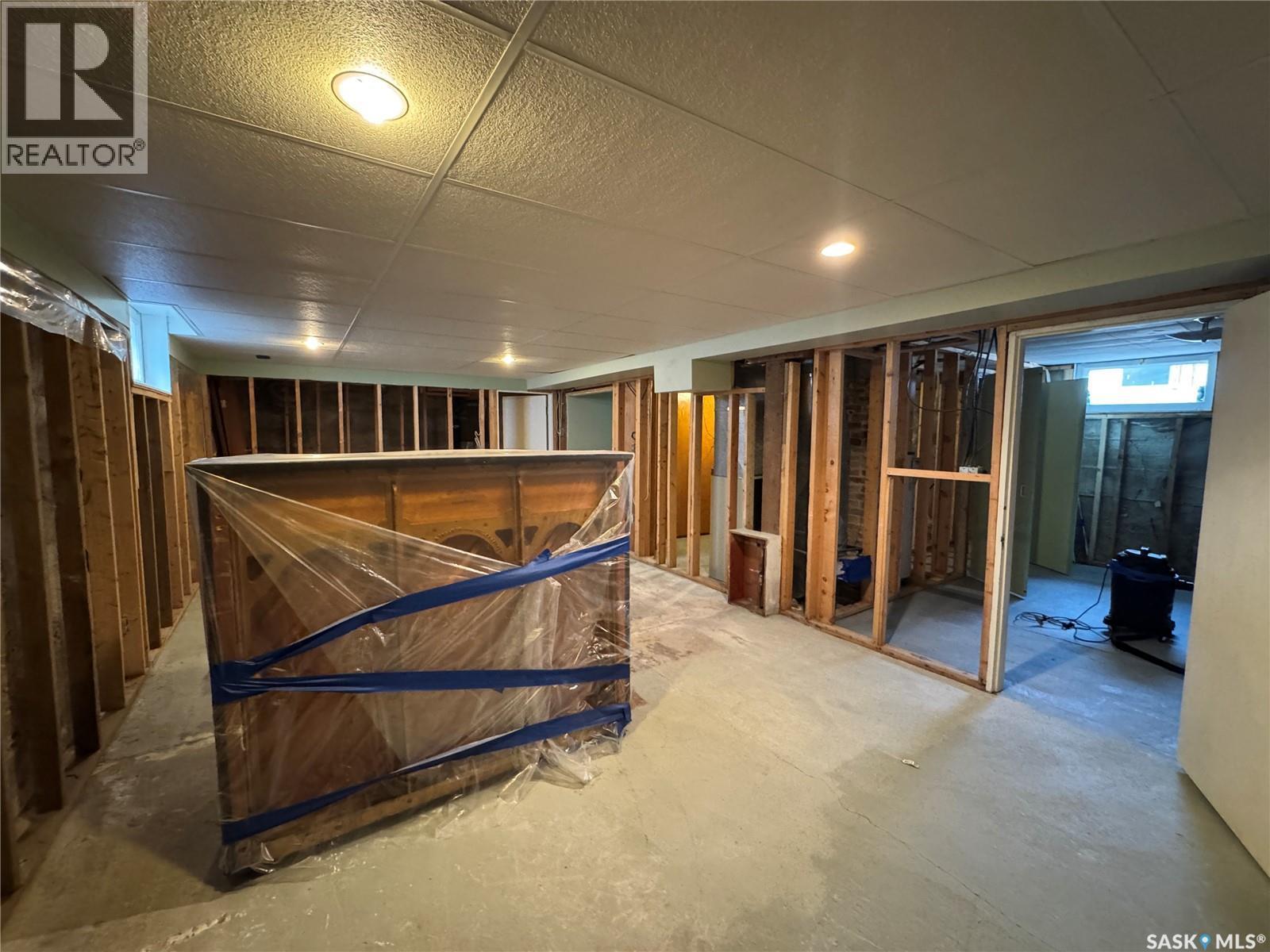 121 2Nd Avenue W, Biggar, SK - Indoor