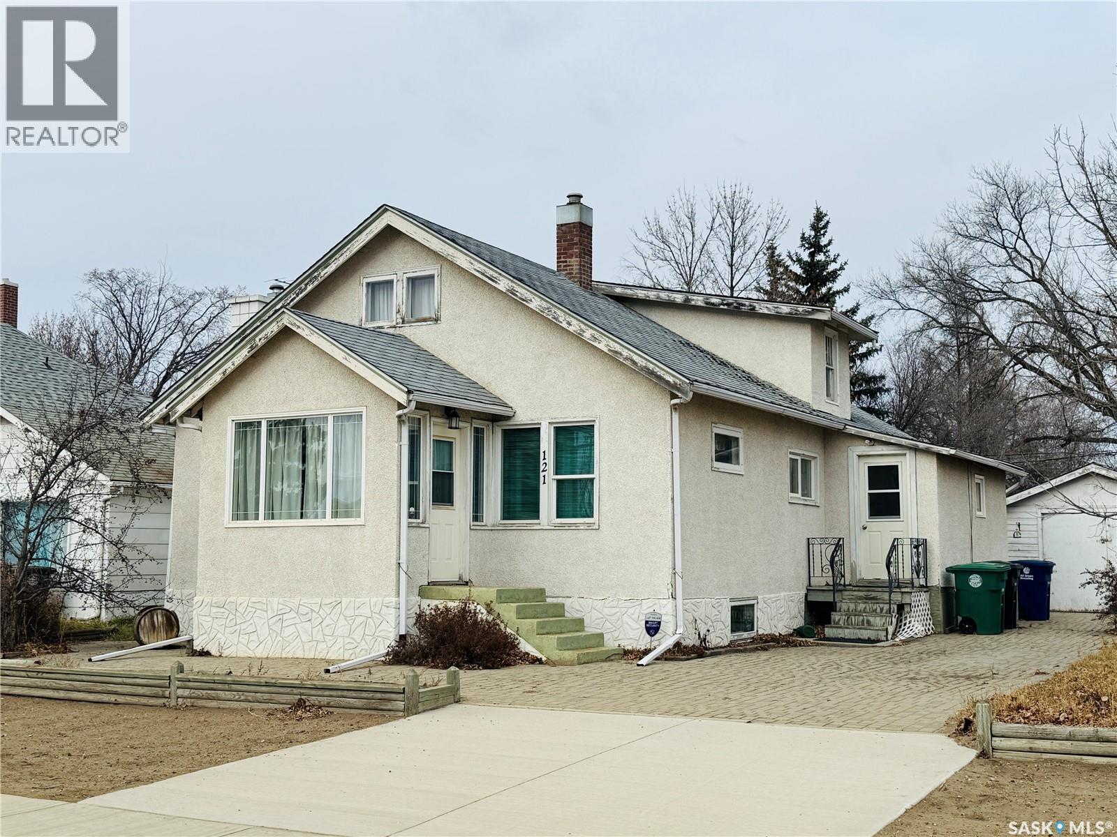 121 2Nd Avenue W, Biggar, SK - Outdoor