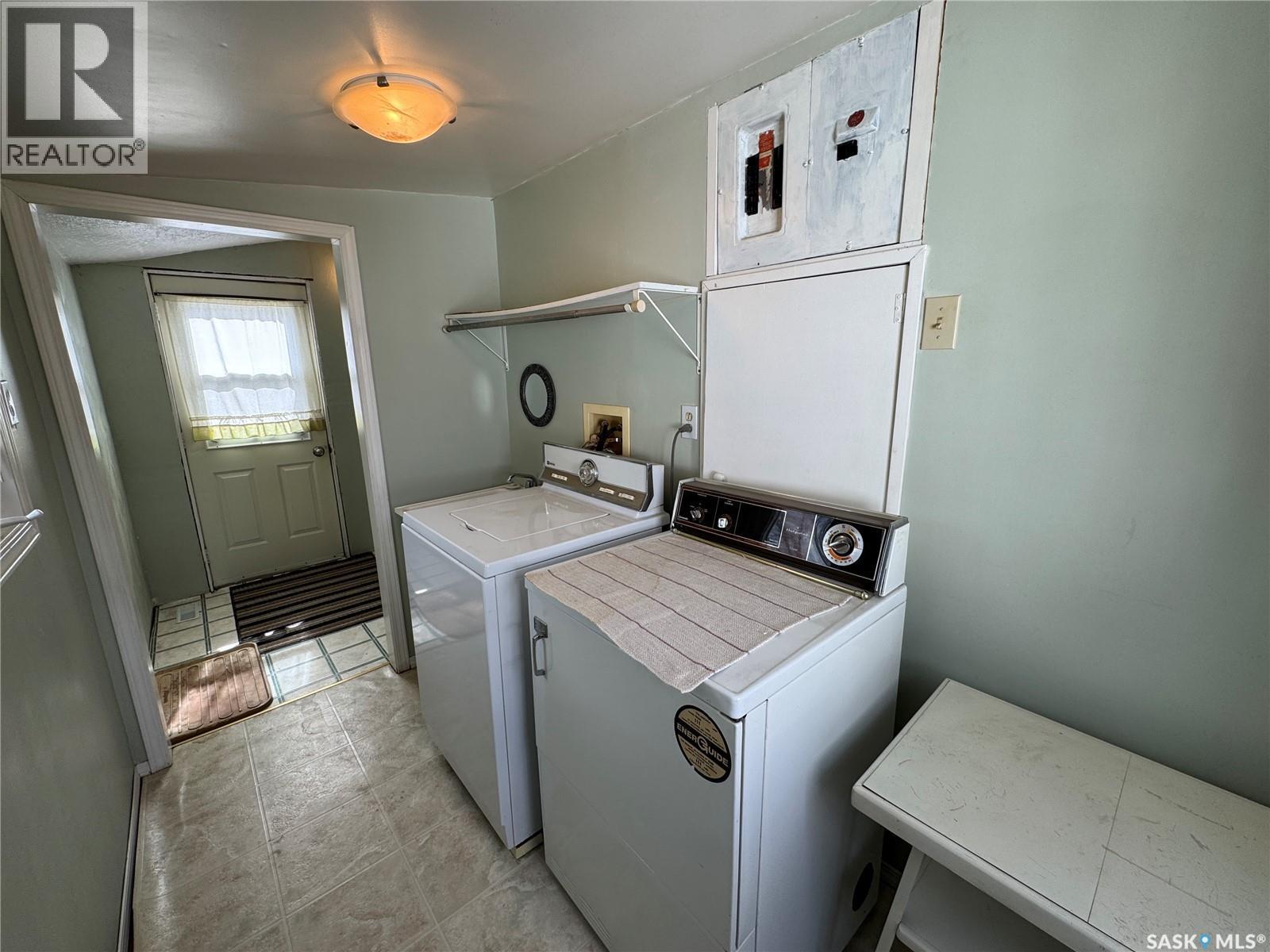 121 2Nd Avenue W, Biggar, SK - Indoor Photo Showing Laundry Room