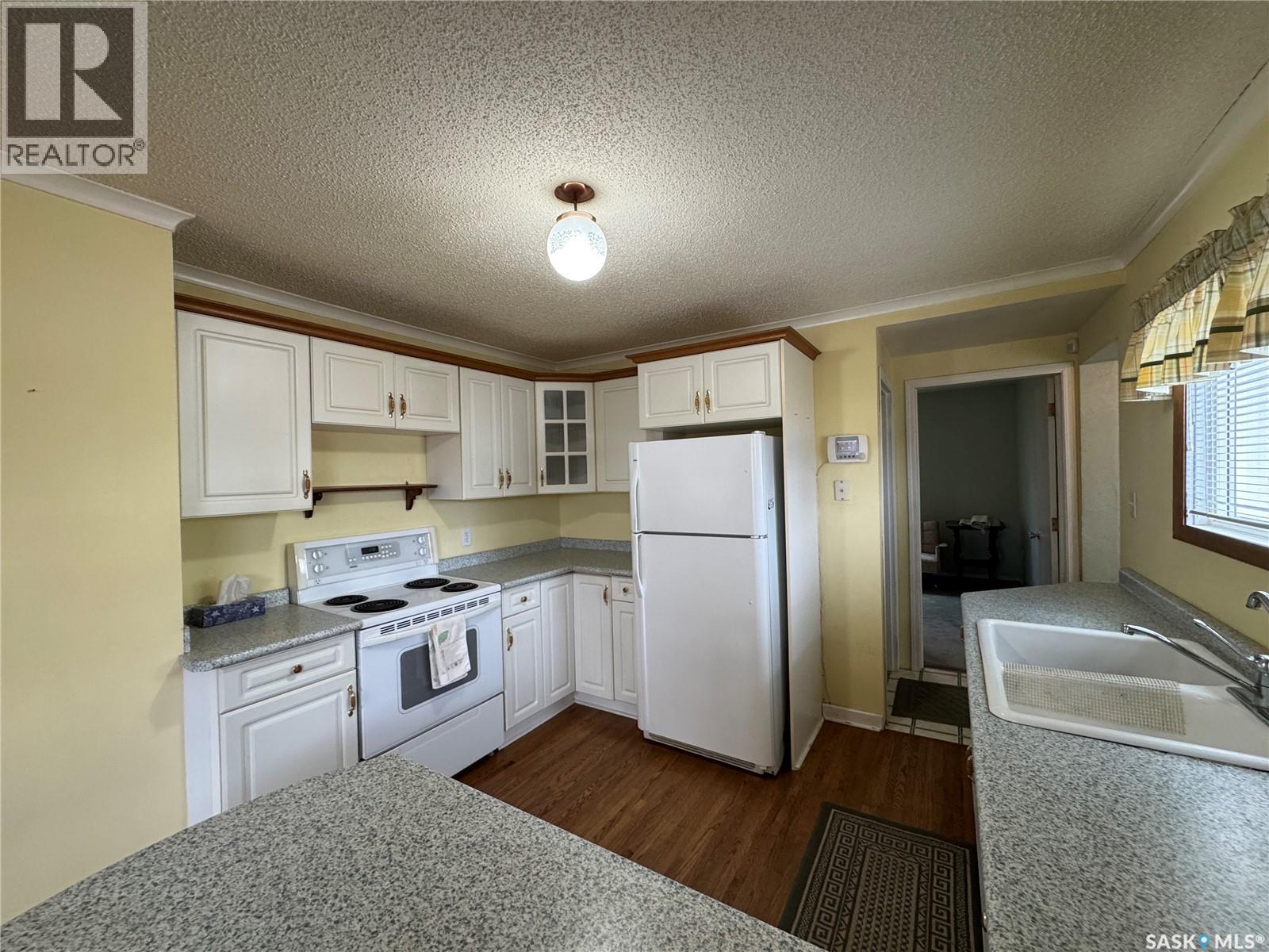 121 2Nd Avenue W, Biggar, SK - Indoor Photo Showing Kitchen