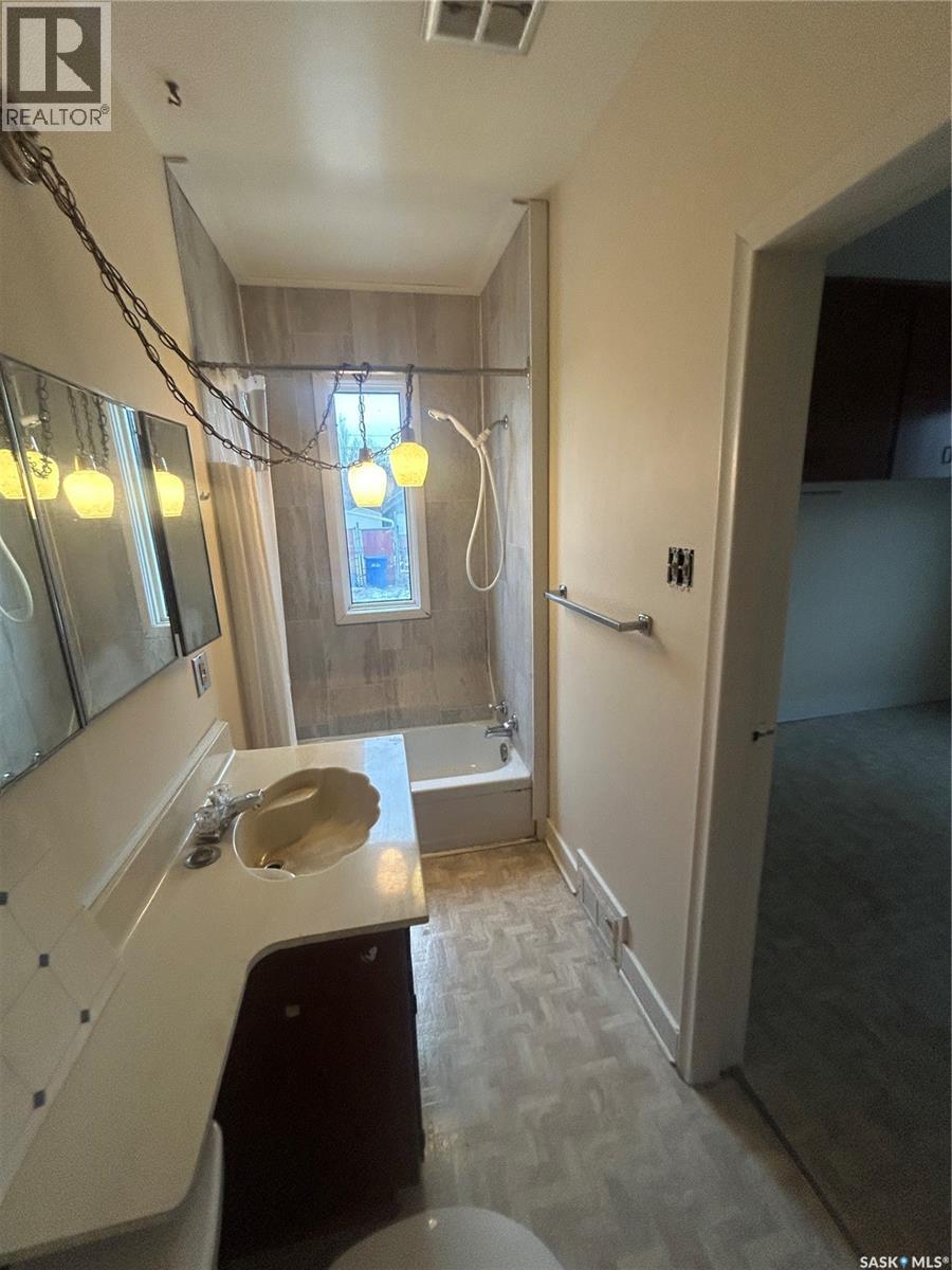 236 12Th Street E, Prince Albert, SK - Indoor