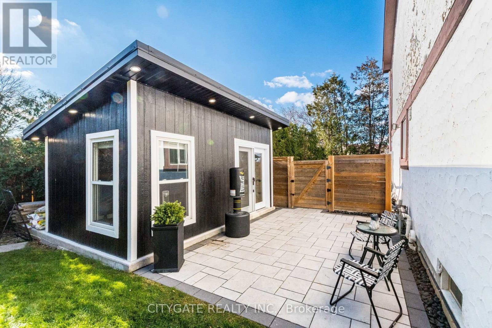 6945 Pamplone Mews S, Mississauga, ON - Outdoor With Exterior