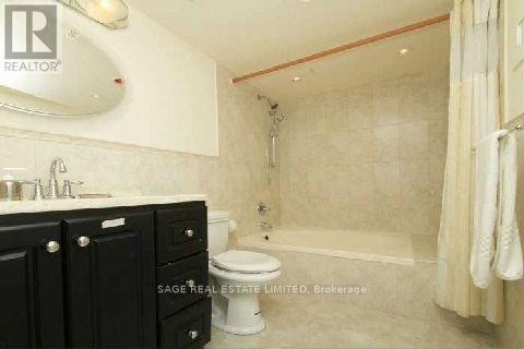 1105 - 71 Charles Street E, Toronto, ON - Indoor Photo Showing Bathroom