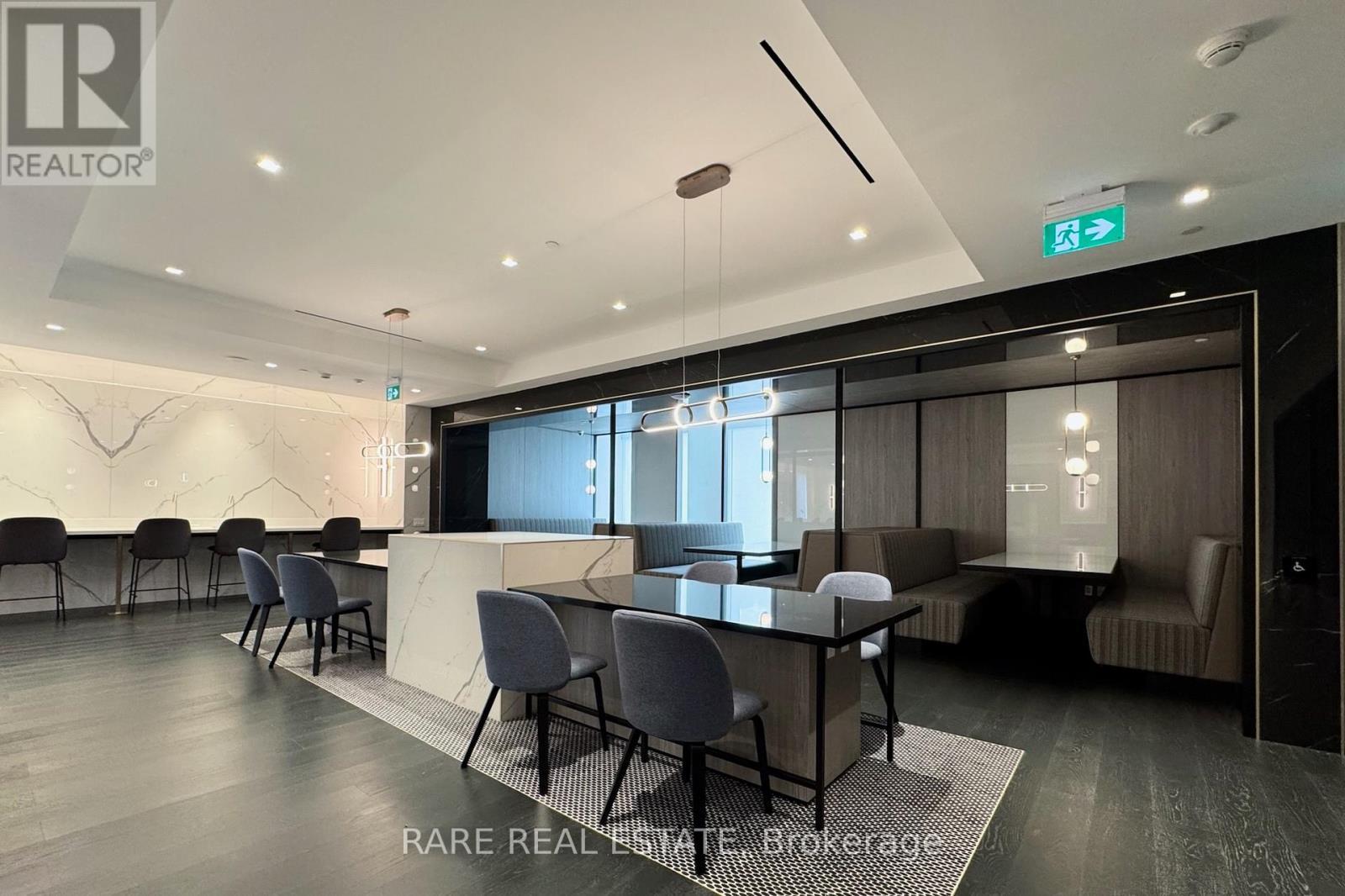 5511 - 8 Wellesley Street W, Toronto, ON - Indoor