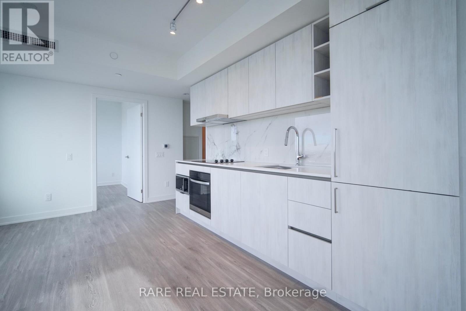 5511 - 8 Wellesley Street W, Toronto, ON - Indoor Photo Showing Kitchen