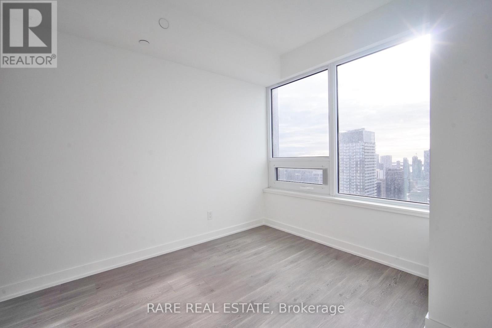 5511 - 8 Wellesley Street W, Toronto, ON - Indoor Photo Showing Other Room