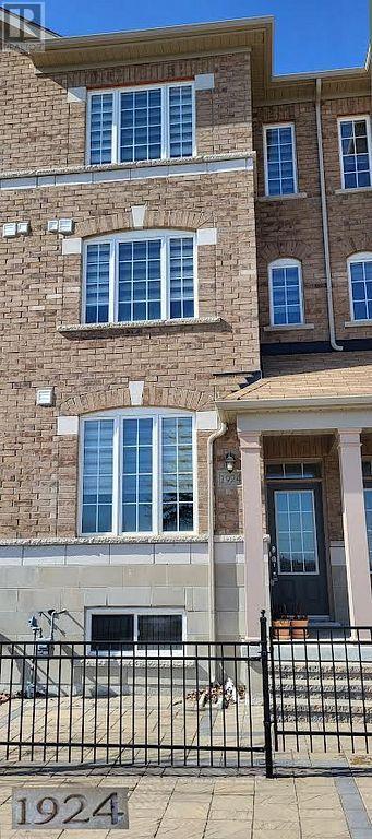 1924 Donald Cousens Parkway, Markham, ON - Outdoor