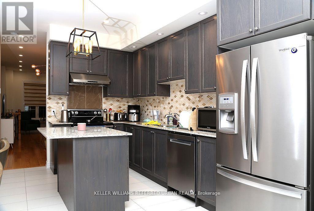 1924 Donald Cousens Parkway, Markham, ON - Indoor Photo Showing Kitchen With Upgraded Kitchen