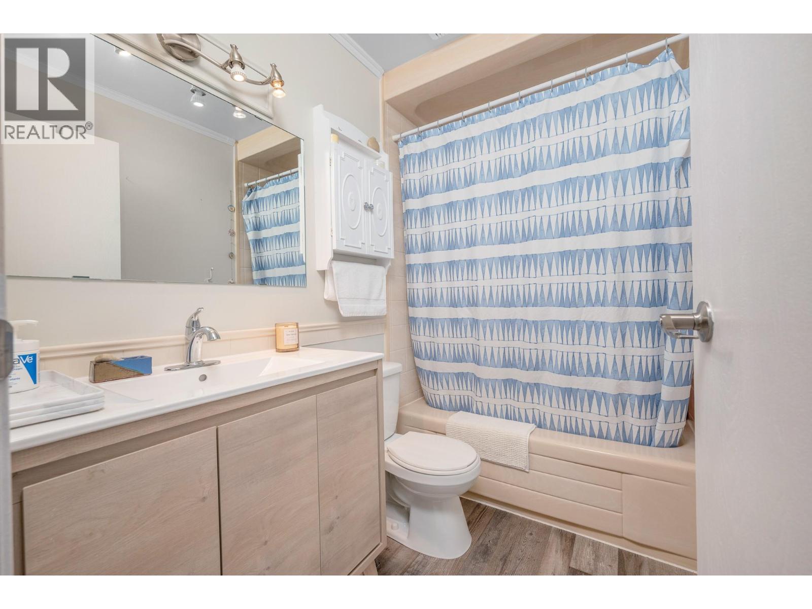 5513 Willow Drive, Vernon, BC - Indoor Photo Showing Bathroom