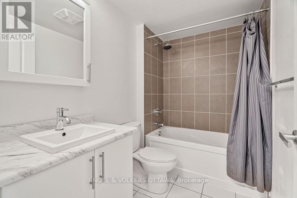408 - 195 Besserer Street, Ottawa, ON - Indoor Photo Showing Bathroom
