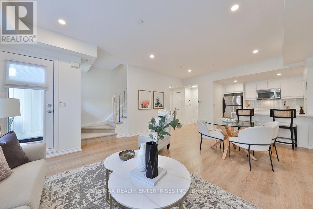 71 - 130 Twenty Fourth Street, Toronto, ON - Indoor