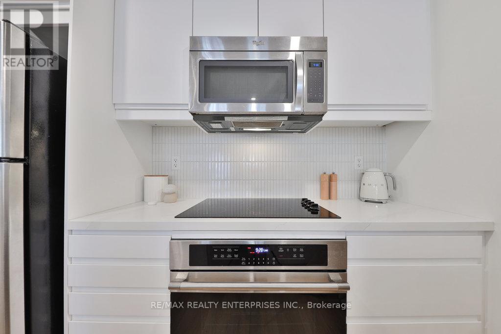 71 - 130 Twenty Fourth Street, Toronto, ON - Indoor Photo Showing Kitchen With Upgraded Kitchen