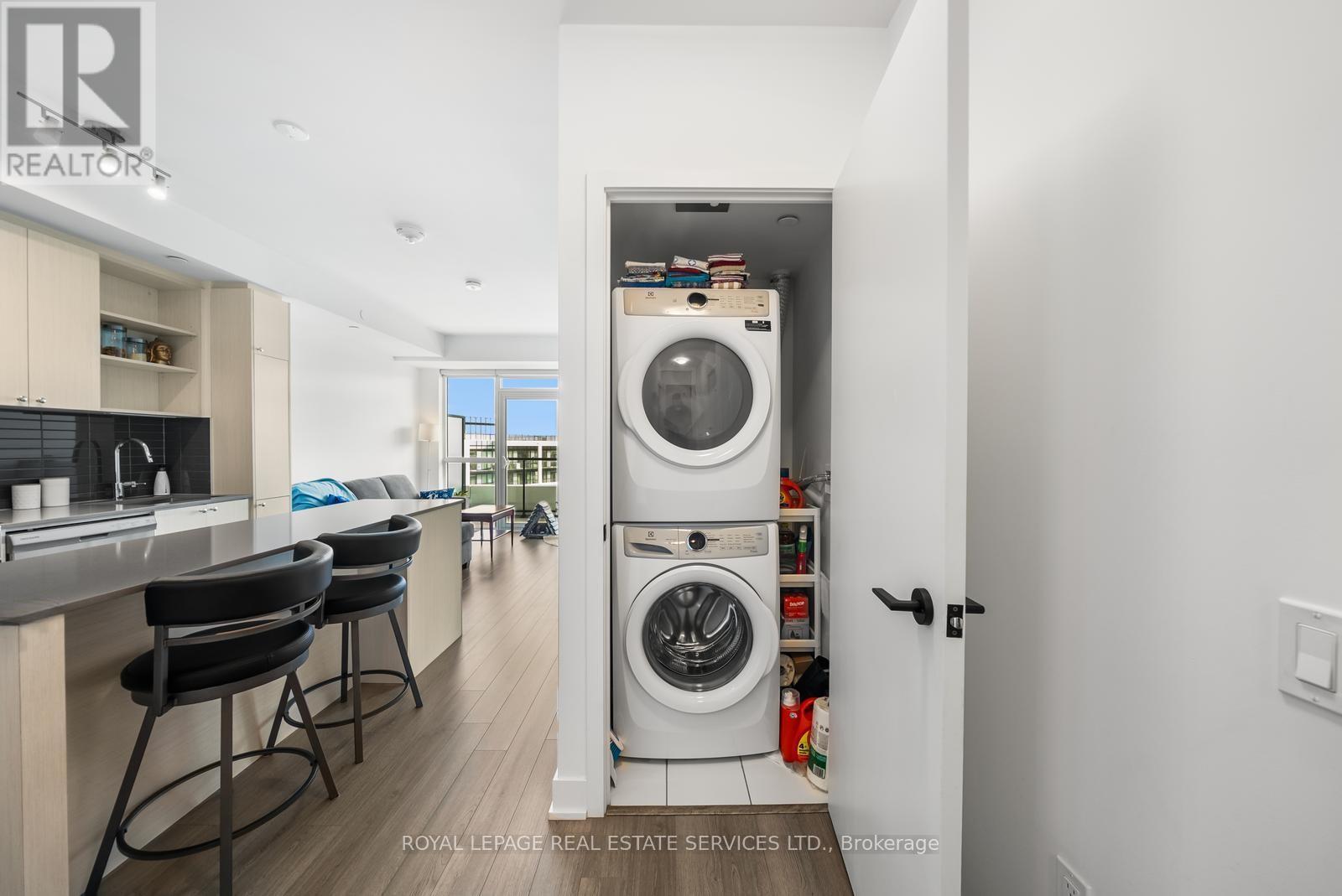 Stacked Washer & Dryer - 812 - 50 George Butchart Drive, Toronto, ON - Indoor Photo Showing Laundry Room