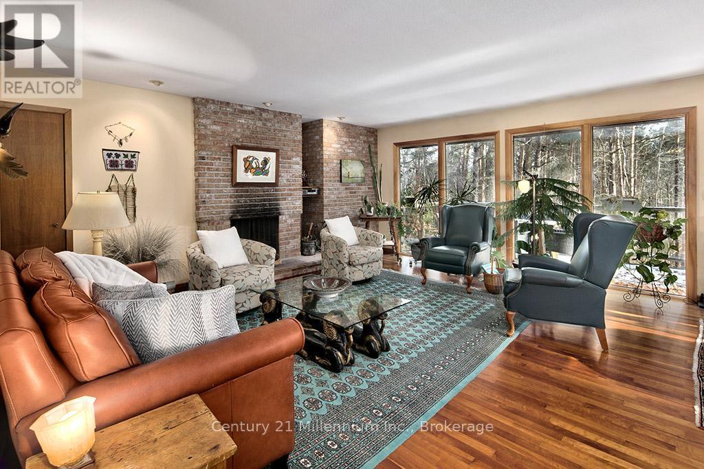265797 25Th Side Road, Meaford, ON - Indoor Photo Showing Living Room
