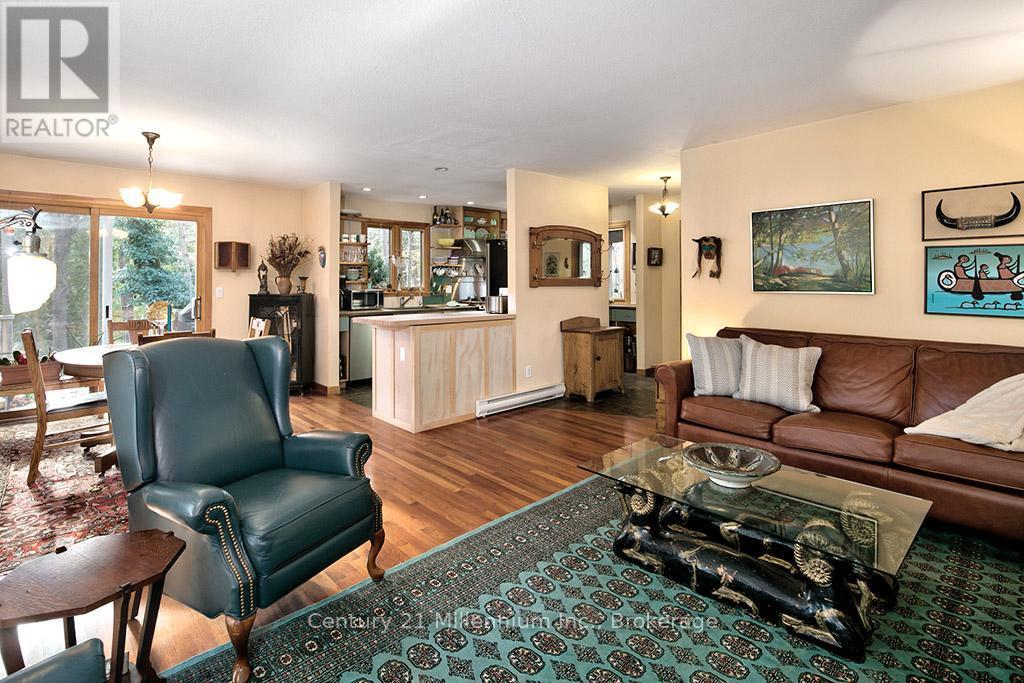265797 25Th Side Road, Meaford, ON - Indoor Photo Showing Living Room