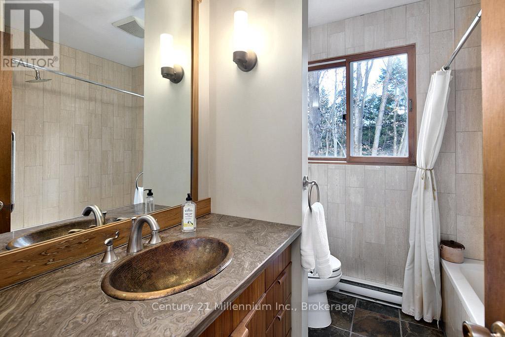 265797 25Th Side Road, Meaford, ON - Indoor Photo Showing Bathroom