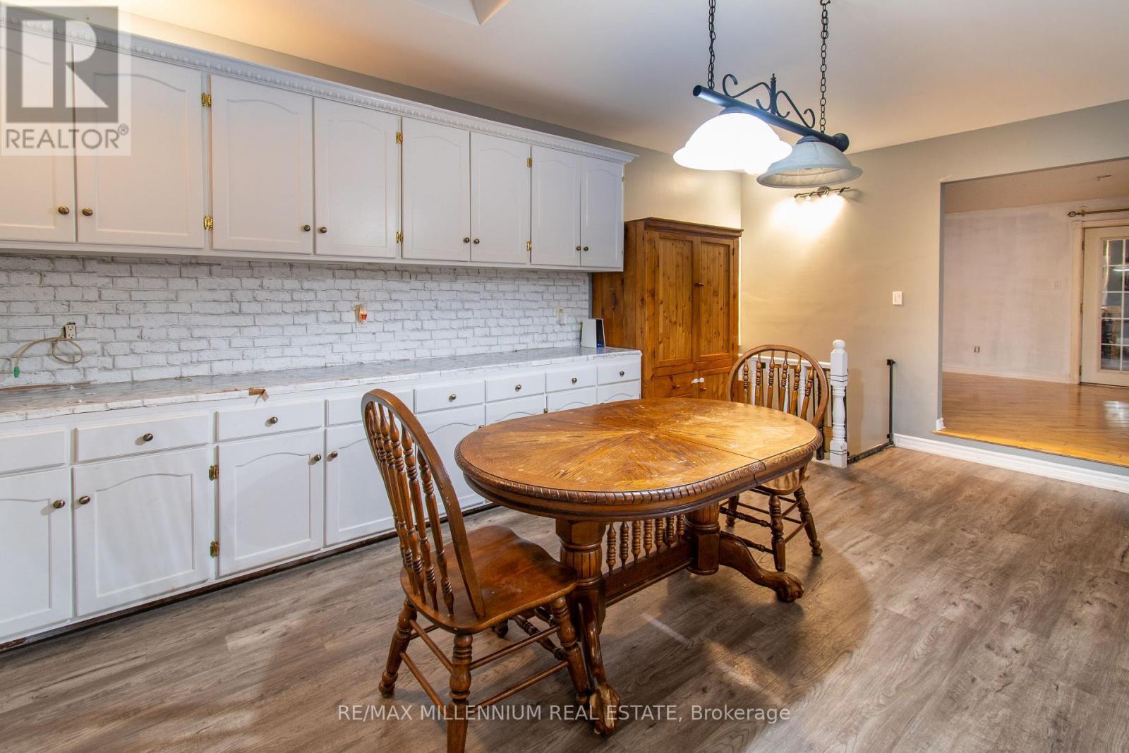 3021 Pinegrove Road, Springwater, ON - Indoor Photo Showing Dining Room