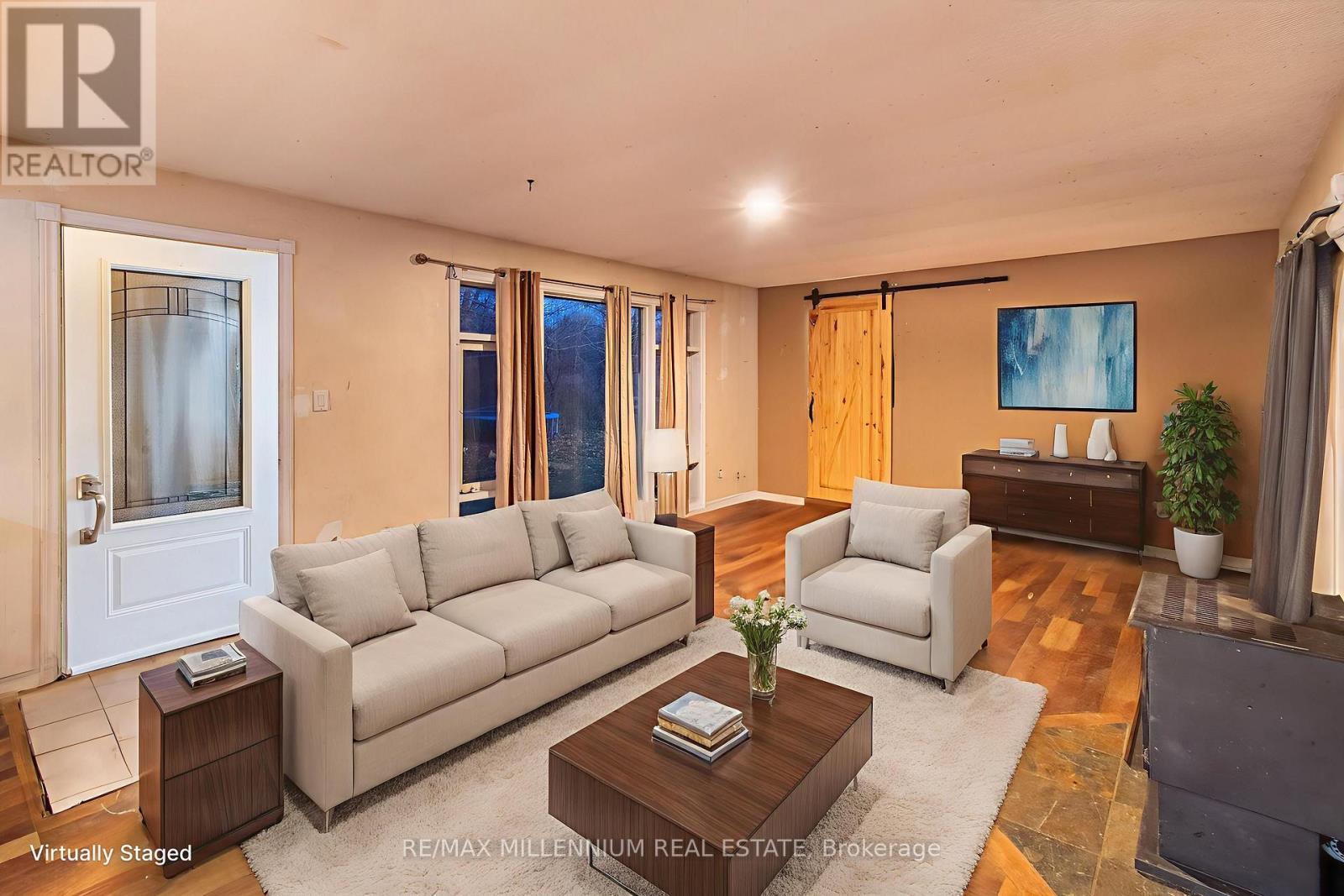3021 Pinegrove Road, Springwater, ON - Indoor Photo Showing Living Room