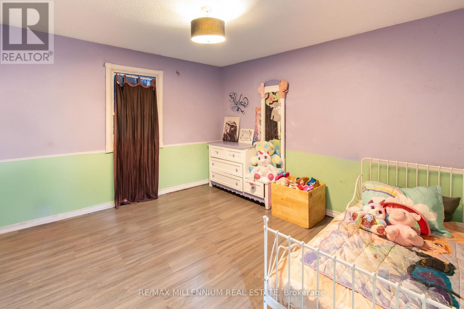 3021 Pinegrove Road, Springwater, ON - Indoor Photo Showing Bedroom